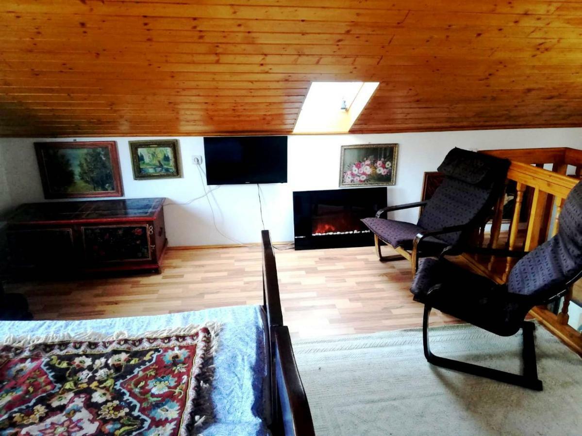Leyla Guesthouse Castel Braşov Exteriör bild